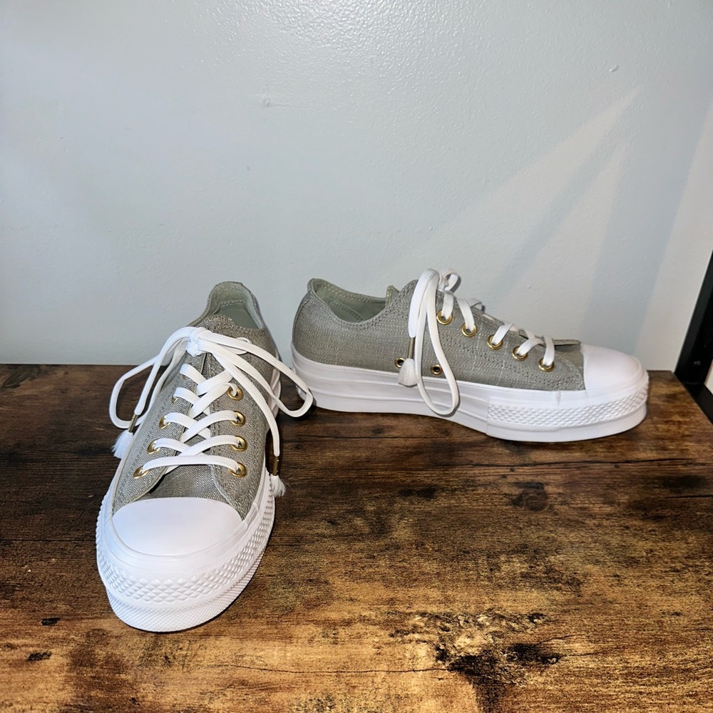 Converse Chuck Taylor All Star Lift Ox women's platform sneakers Sz 8